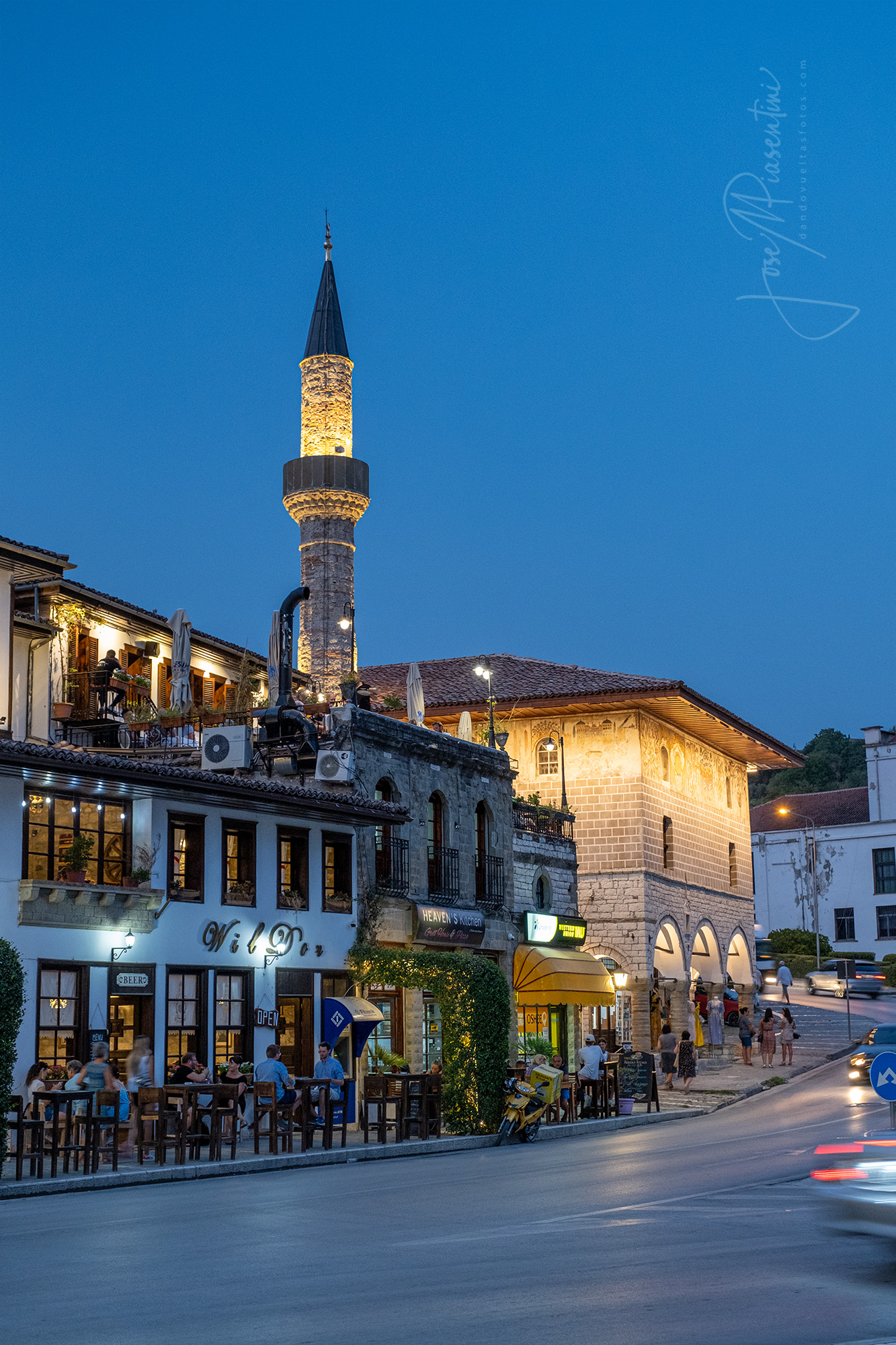 Berat-Albania-la-ciudad-de-las-mil-ventanas