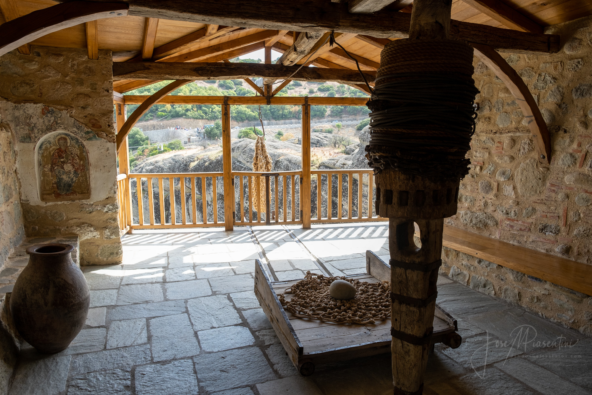 Monasterios-de-Meteora-en-Grecia-en-camper