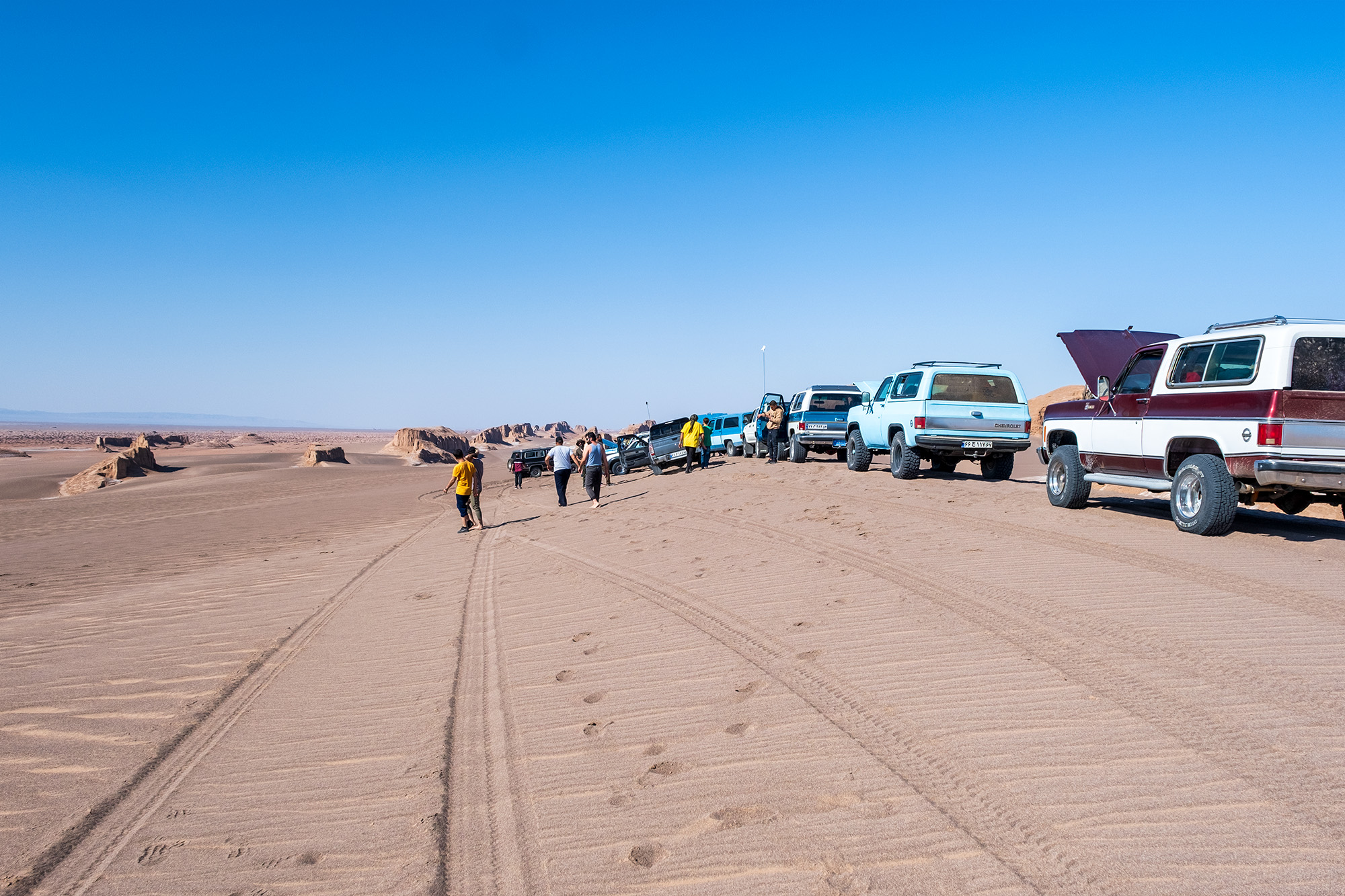 The-Kaluts-desert-in-a-4x4-camper