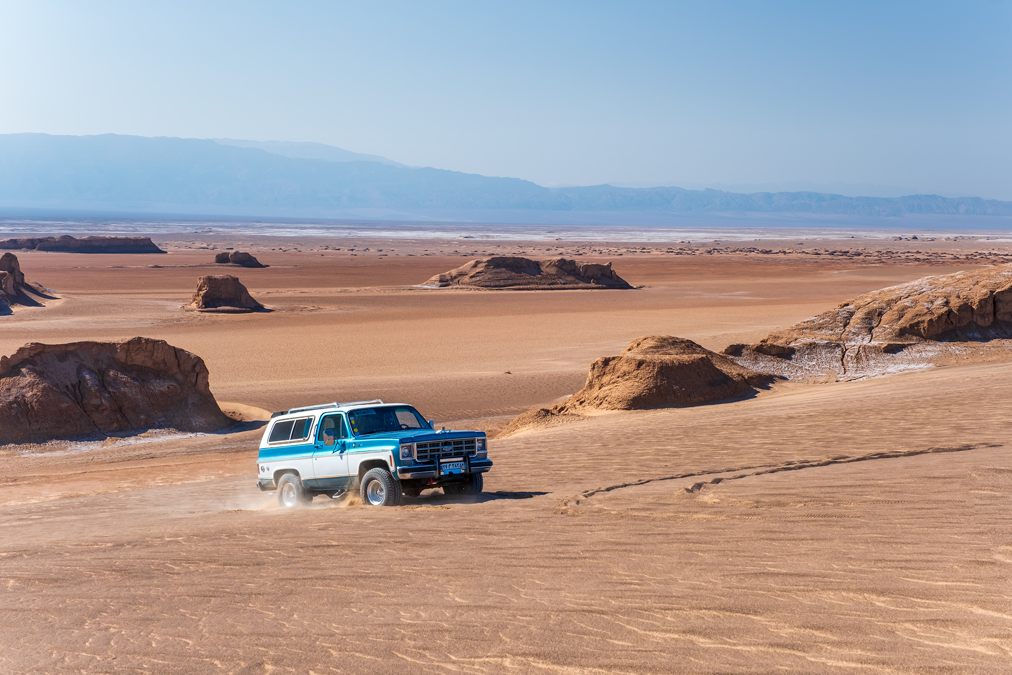 The-Kaluts-desert-in-a-4x4-Chevrolet-Blazer